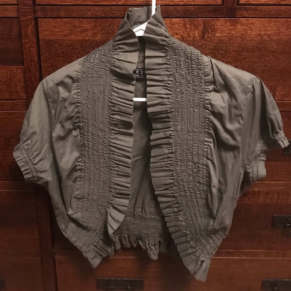 Short Sleeves Ruffled Shrug